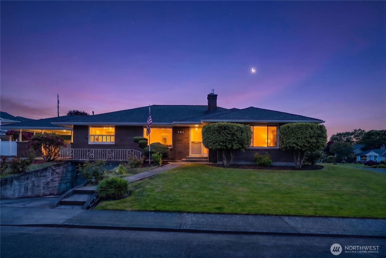 Property Photo: 901 Rucker Avenue WA 98201
