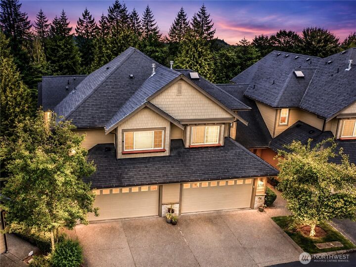 Property Photo: 13824 N Creek Drive 1702 WA 98012