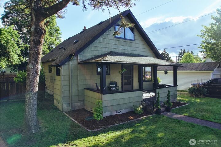 Property Photo:  512 E Pear Street  WA 98531 