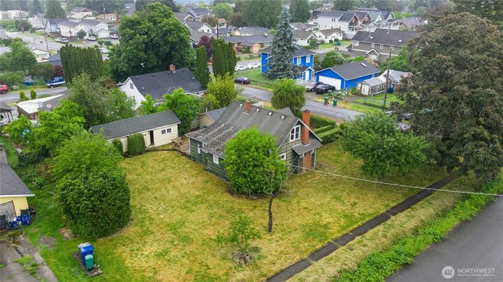 Property Photo: 11815 85th Avenue S WA 98178