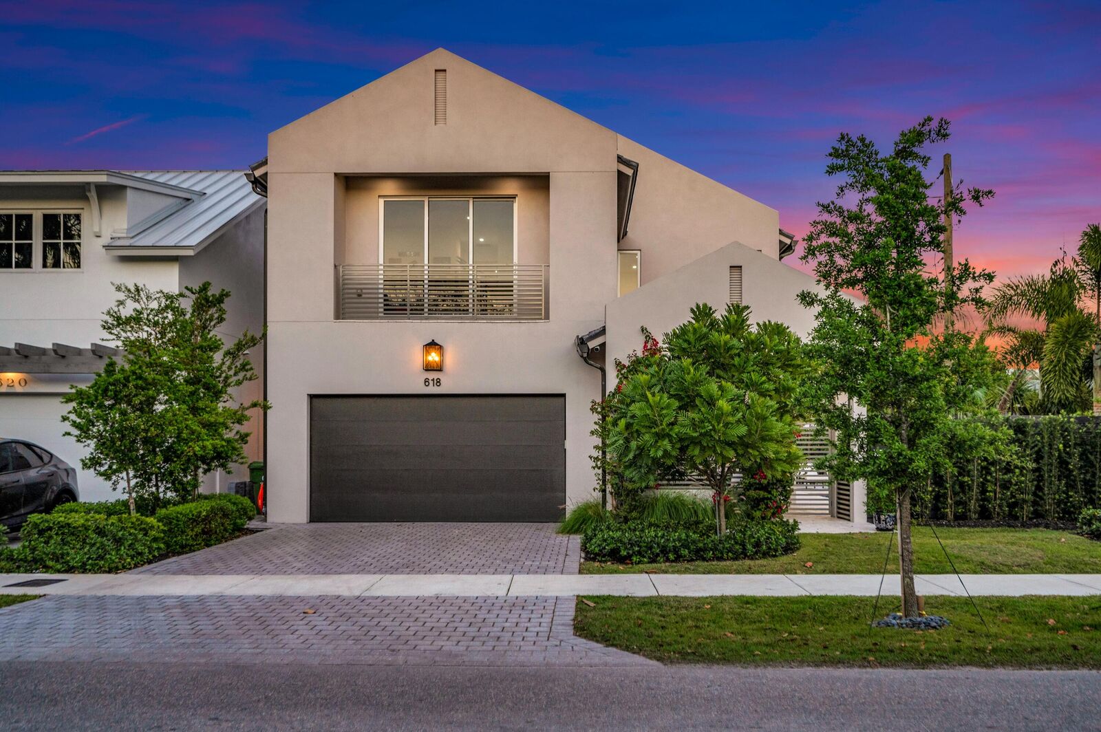 Property Photo: 618 NE 15th Avenue FL 33304