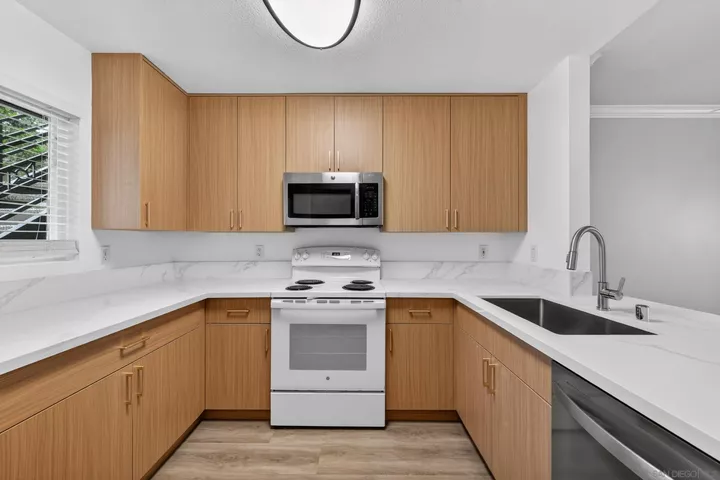 Property Photo:  7545 Charmant Dr 1301  CA 92122 