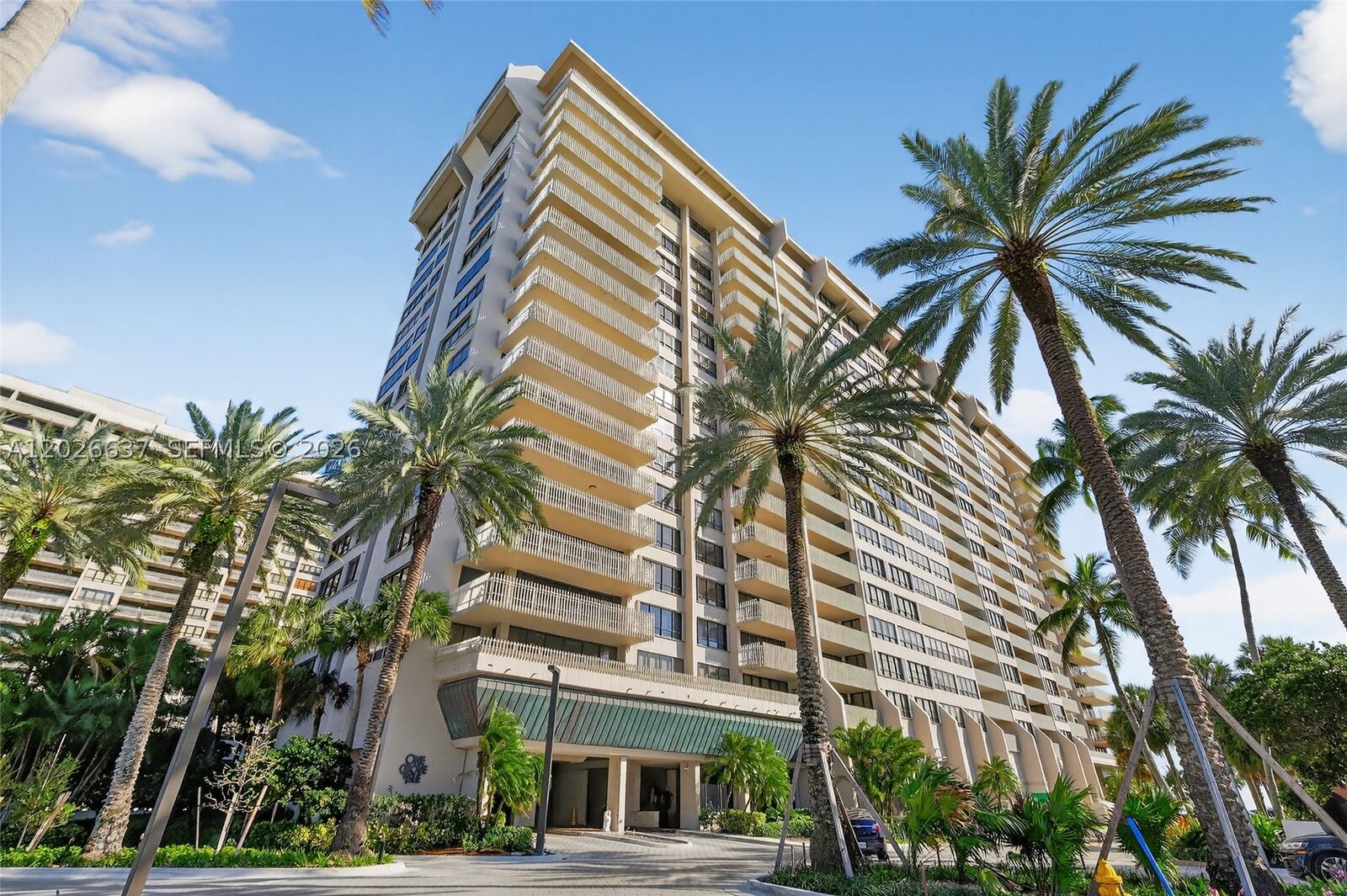 Property Photo:  2 Grove Isle Dr B1706  FL 33133 