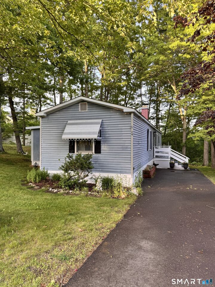 Property Photo:  24 Stonewood Terrace  CT 06066 