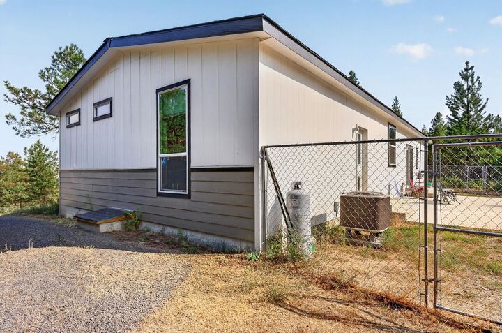 Property Photo: 28995 N Hardesty Rd WA 99003