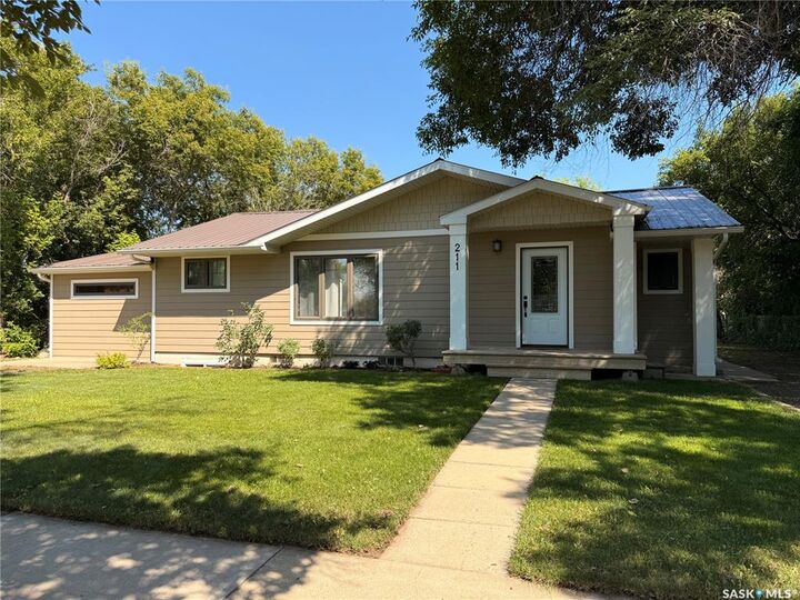 211 Pangman Street — photo 1