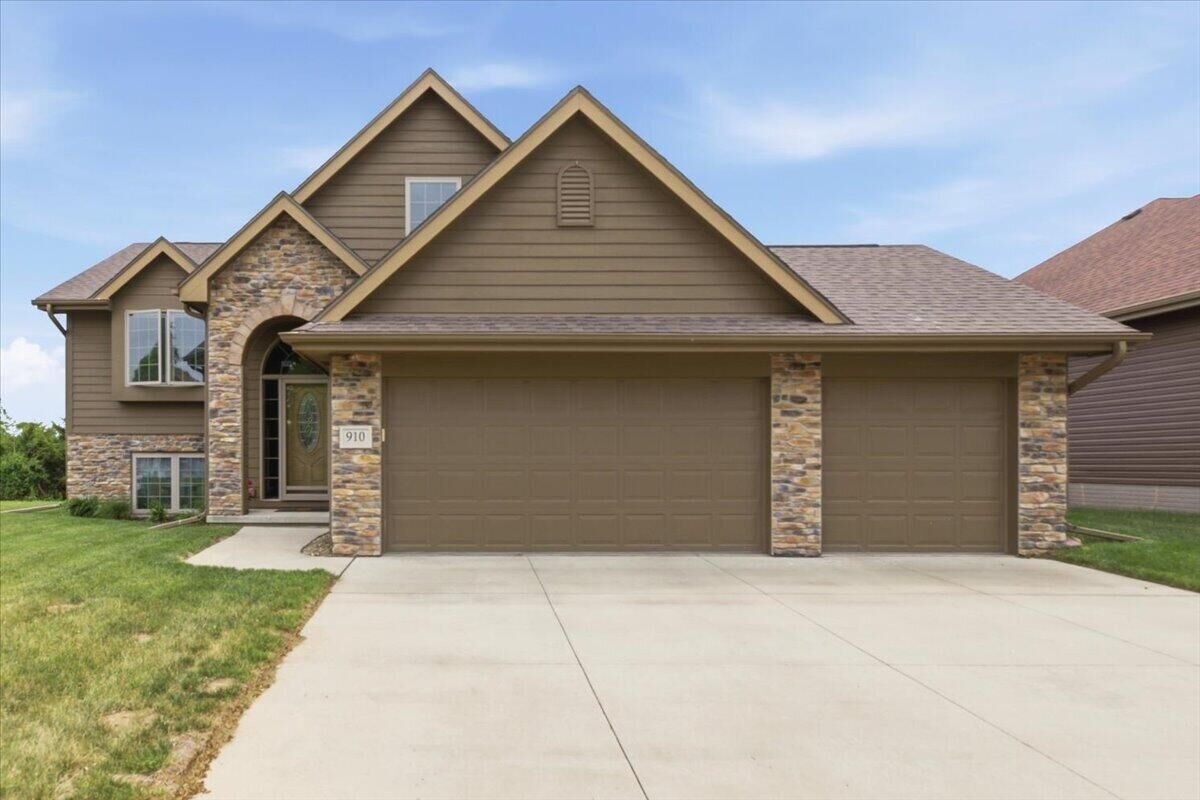 Property Photo:  910 Key  Circle  IA 51510 