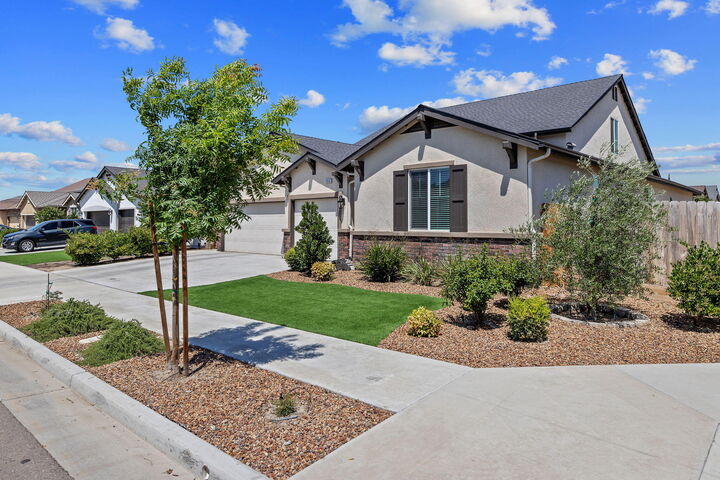 Property Photo:  2936 S Irma Street  CA 93292 