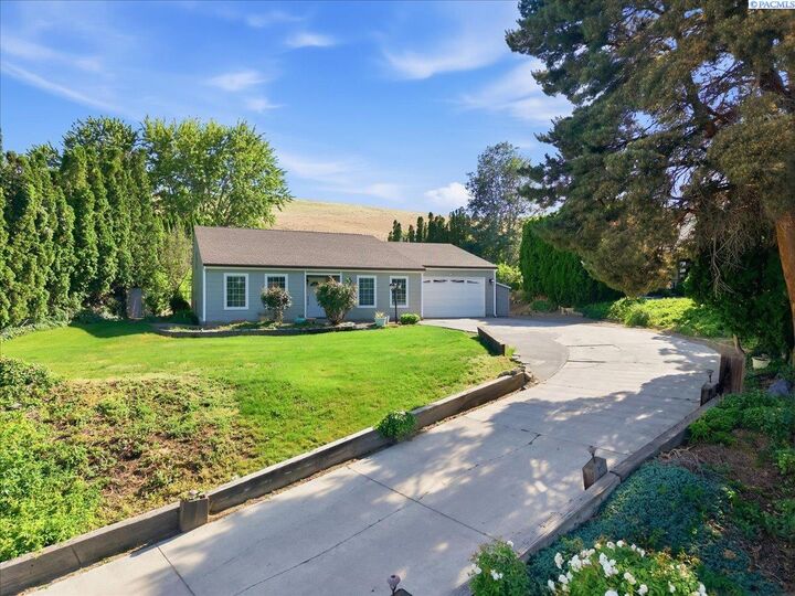 Property Photo:  4618 S Quincy Pl  WA 99337-3917 