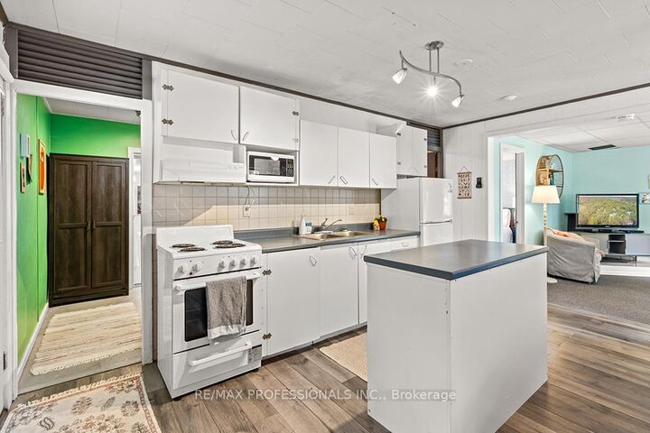 Property Photo: 23 Woodstock Avenue ON N0H 2M0
