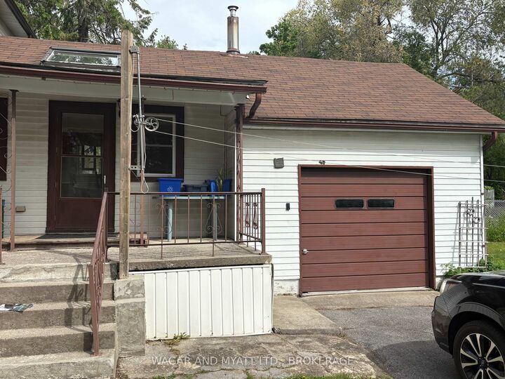 Property Photo: 163 Adelphi Street ON K7R 1T6