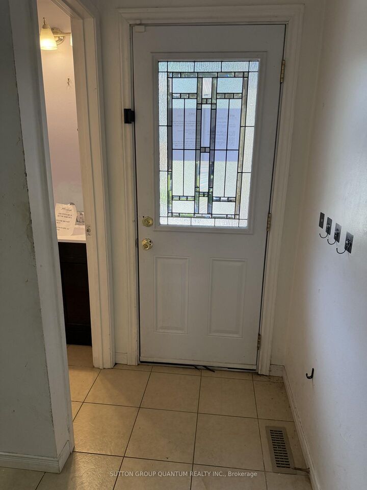 48 Carleton Place S — photo 1