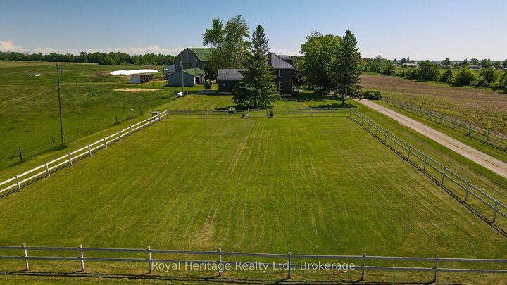 140 Robin Road — photo 1