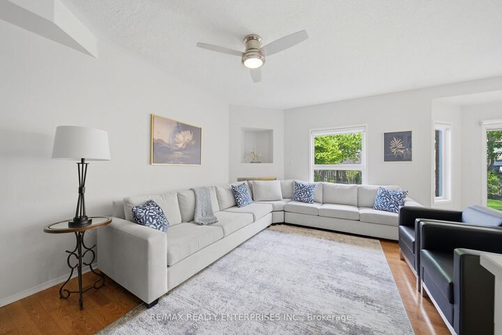 Property Photo: 5811 Cornell Crescent ON L5M 5R5