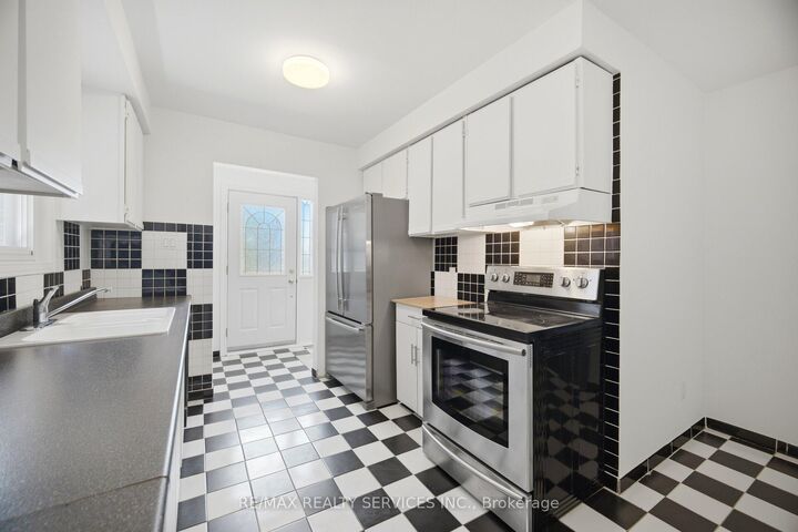Property Photo: 33 Hesp Drive ON L7E 2R5