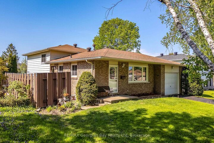 Property Photo:  1010 Glen Eagles Crescent  ON L4R 2R1 
