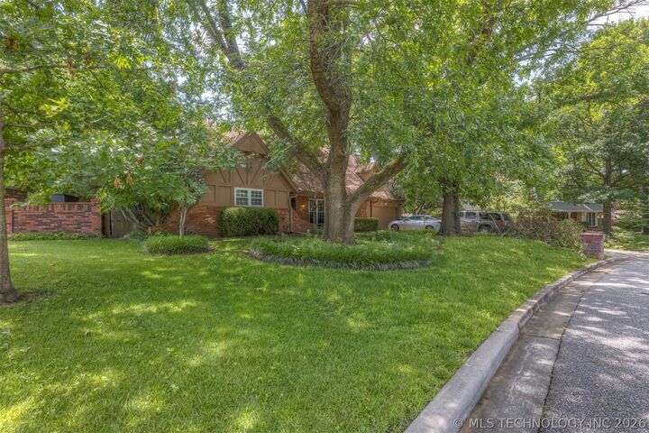 Property Photo:  7312 E 68th Place  OK 74133 