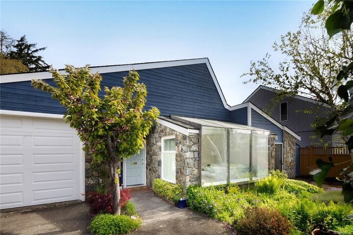 Property Photo: 4395 Robinwood Dr BC V8N 5R7