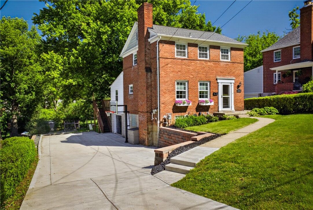 Property Photo: 2406 Morrow Pl PA 15102
