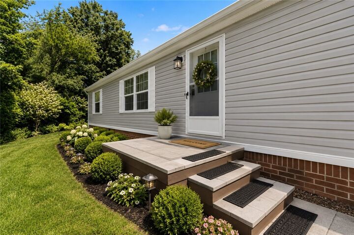 Property Photo:  111 Pembrooke Dr  PA 15626 