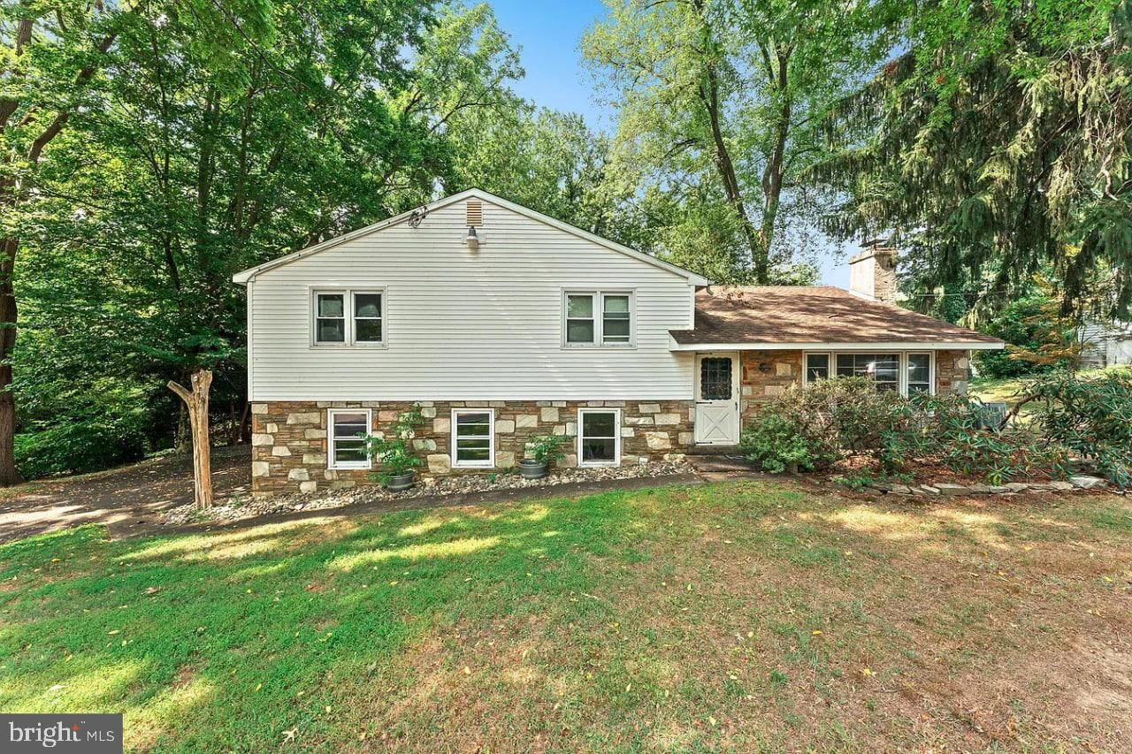 Property Photo:  28 County Line Road  PA 19006 