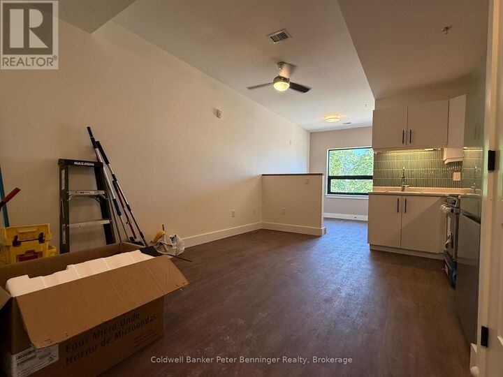 Property Photo:  604 South Queen Street South 202  ON N0G 2N0 
