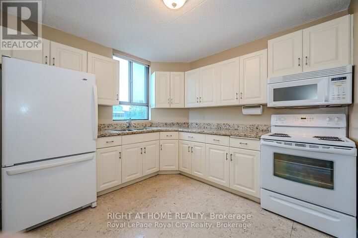 Property Photo: 22 Marilyn Drive 608 ON N1H 7T1