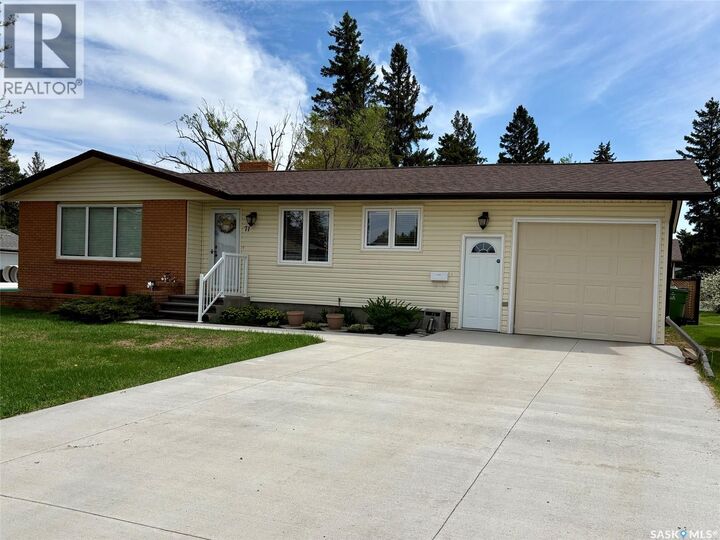 Property Photo: 71 Dalebrooke Drive SK S3N 2N6