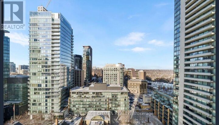 Property Photo:  11 Yorkville Avenue 6007  ON M4W 1L2 