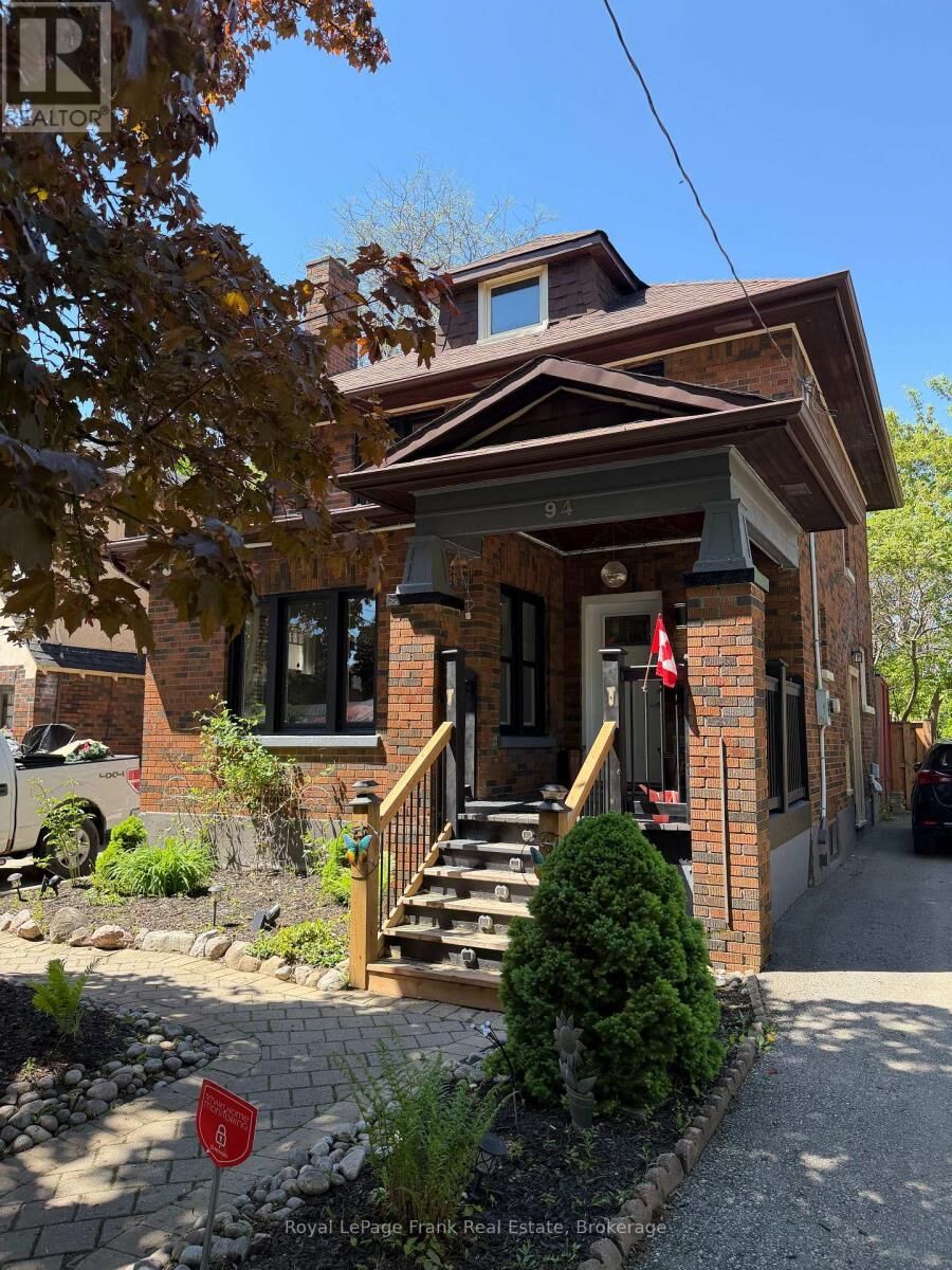 Property Photo: 94 Roxborough Avenue ON L1G 5W4
