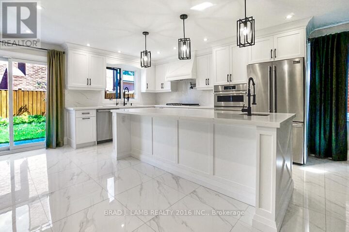 Property Photo: 62 Royal Garden Boulevard ON L4L 7C2