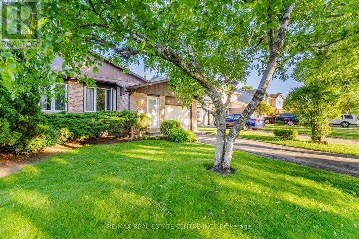 Property Photo:  2800 Bucklepost Crescent  ON L5N 1X5 