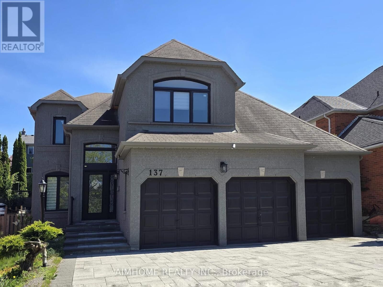 Property Photo: 137 McClellan Way ON L4G 6M5