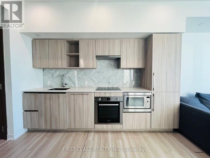 Property Photo:  17 Bathurst Street 3809  ON M5V 0N1 