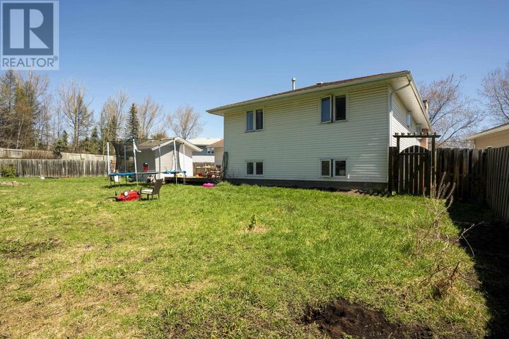 Property Photo:  215 Linden Ct  ON P7B 6R6 