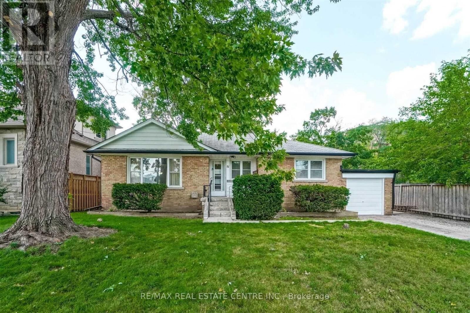 Property Photo: 81 Dunbar Road ON L5B 1G5