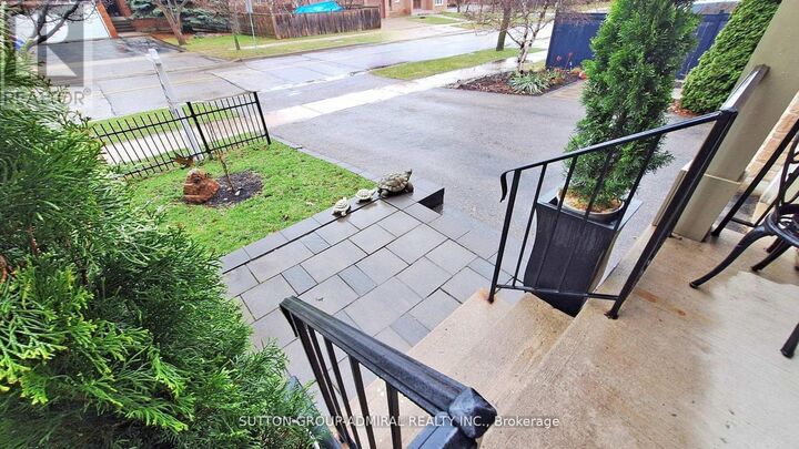 Property Photo: 36 Helen Street ON L4L 3S3