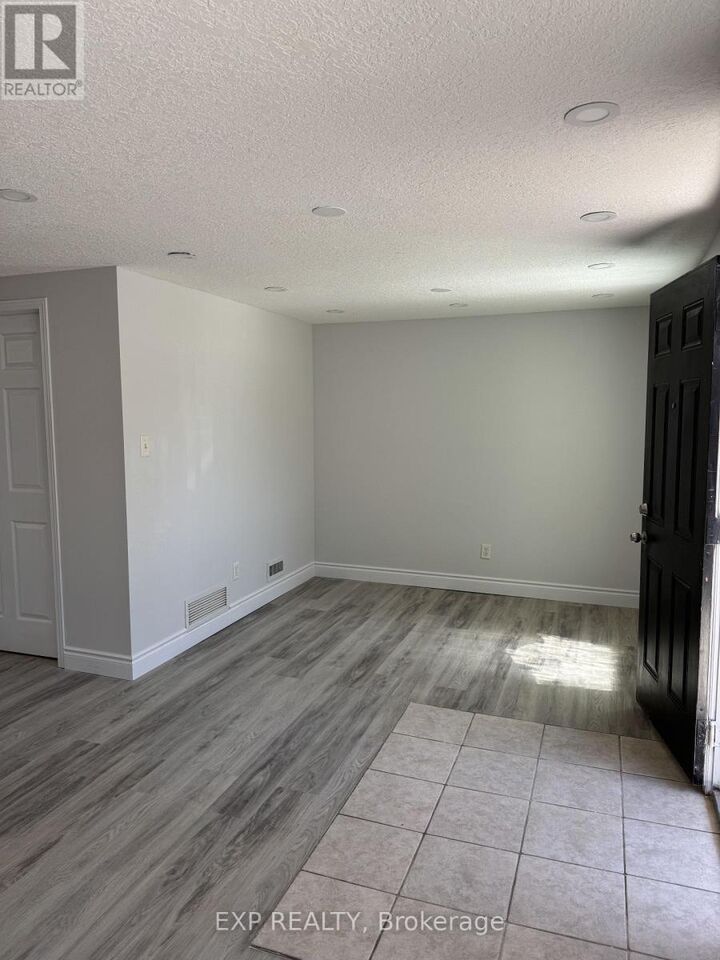 Property Photo:  45 Cedar Hill Crescent  ON N2E 0A2 