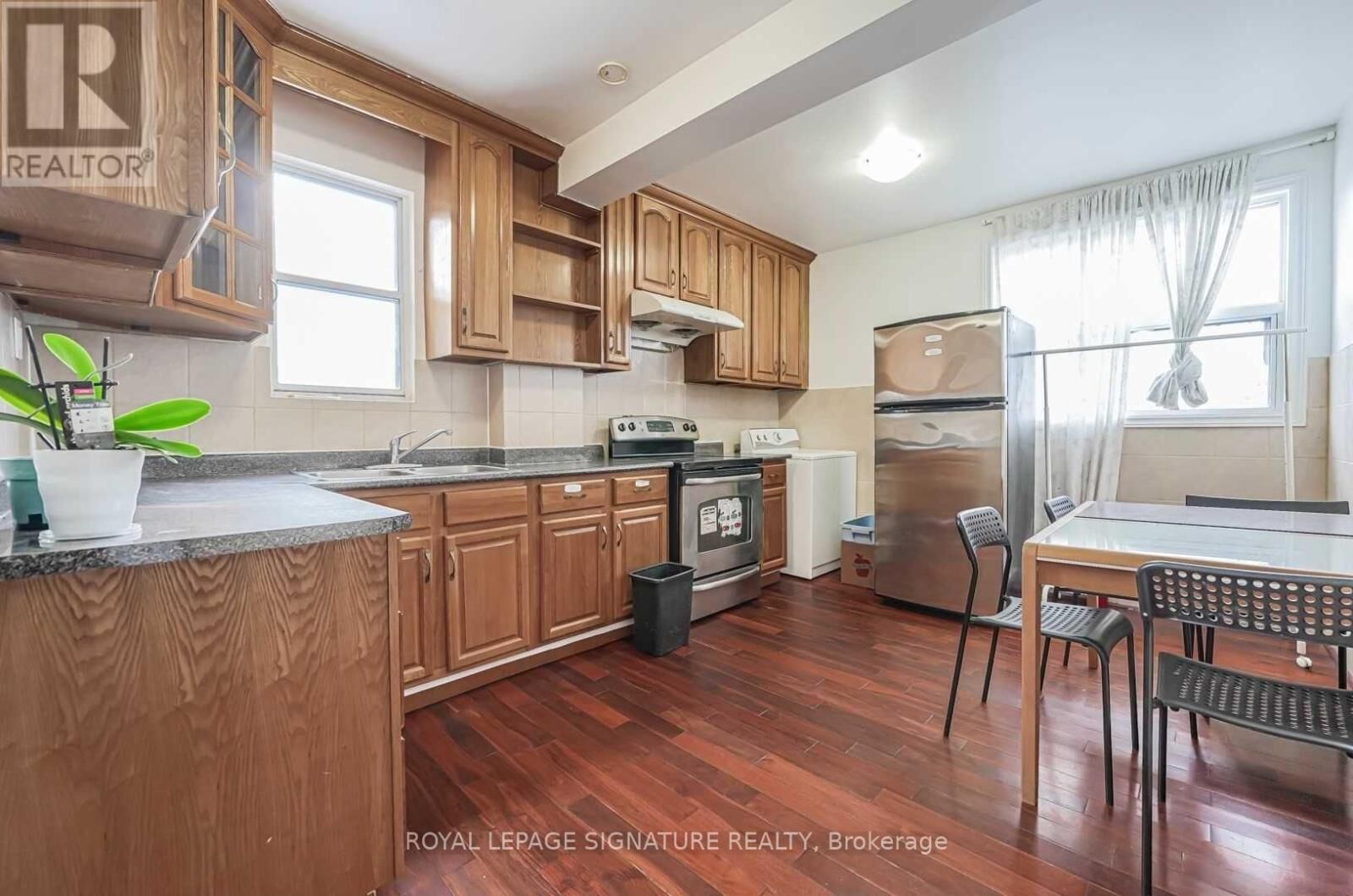 Property Photo:  80 Markham Street  ON M6J 2G5 