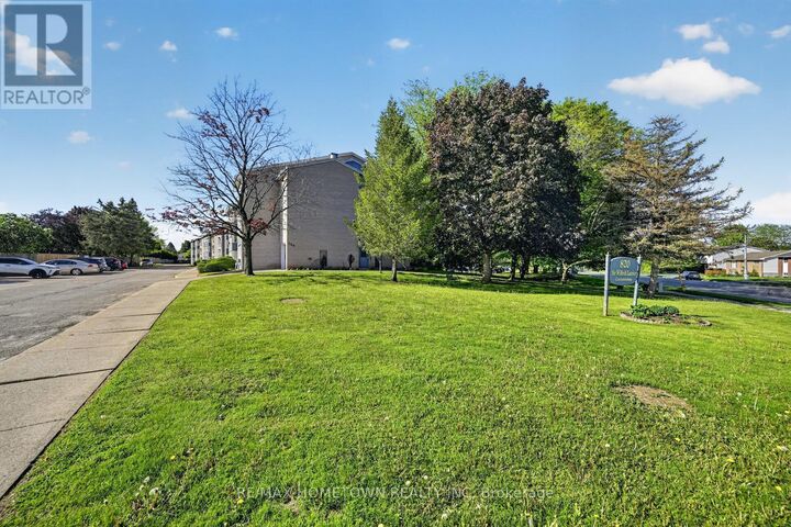 Property Photo:  820 Laurier Boulevard 304  ON K6V 6Z2 