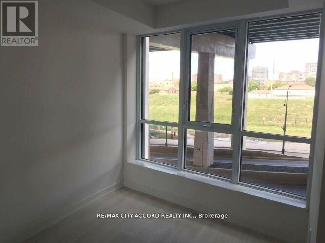 Property Photo:  50 Bruyeres Mews 302  ON M5V 0H8 