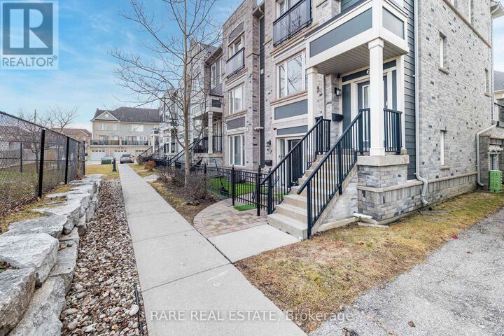 Property Photo:  60 Fairwood Circle 28  ON L6R 0Y6 