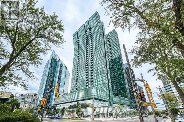 Property Photo: 11 Bogert Avenue 2109 ON M2N 0H4