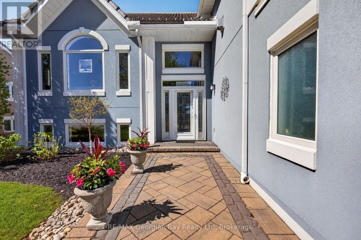 Property Photo: 656 Aberdeen Boulevard ON L4R 5N9