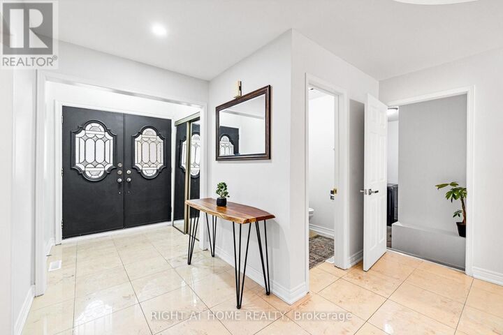 Property Photo:  4469 Idlewilde Crescent  ON L5M 4E8 