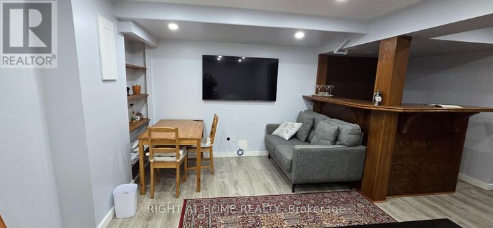 Property Photo:  2655 Gananoque Drive 7  ON L5N 3A6 