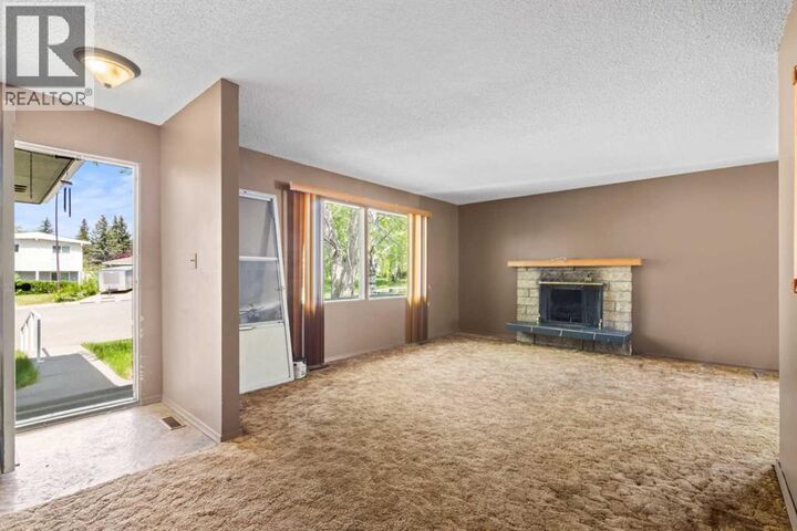 Property Photo:  204 Dalgetty Bay Northwest  AB T3A 1K1 
