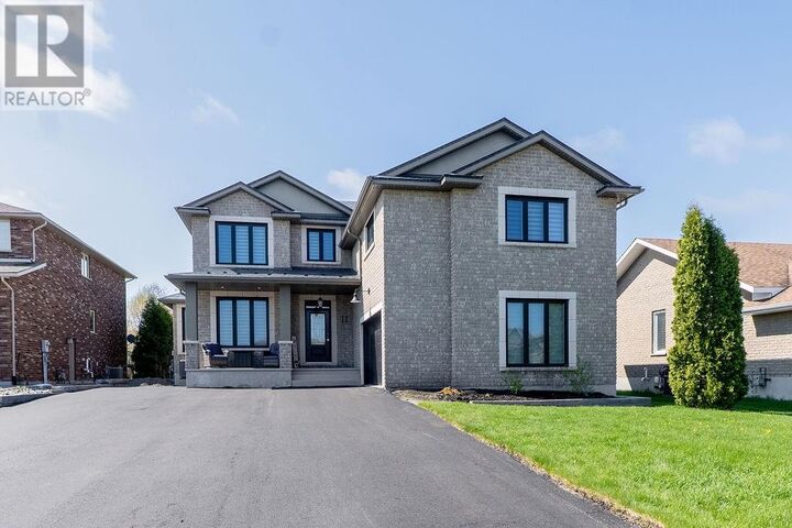 Photo de la propriété: 11 Landreville Drive ON P3A 0A1