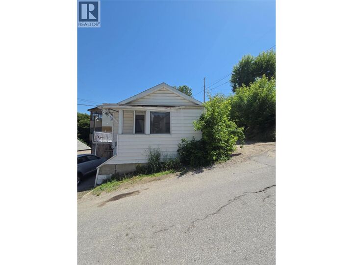 Property Photo:  304 McAnally Street  BC V1R 3R4 