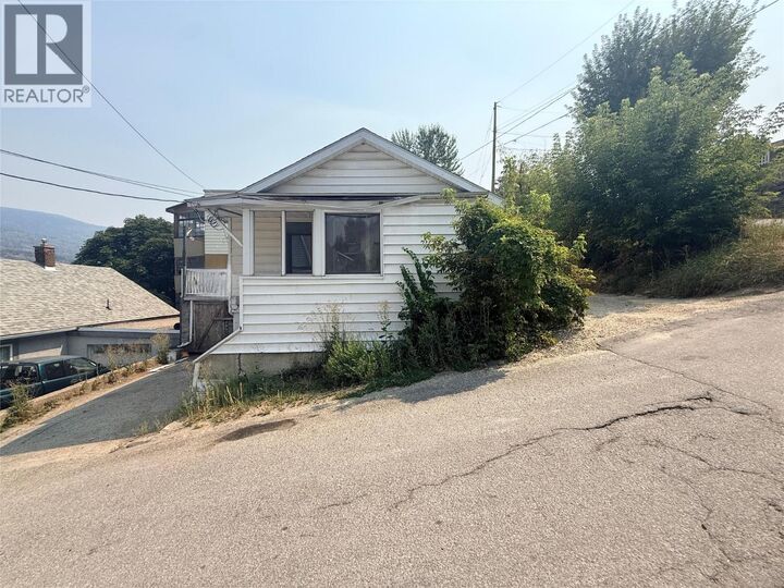 Property Photo: 304 McAnally Street BC V1R 3R4